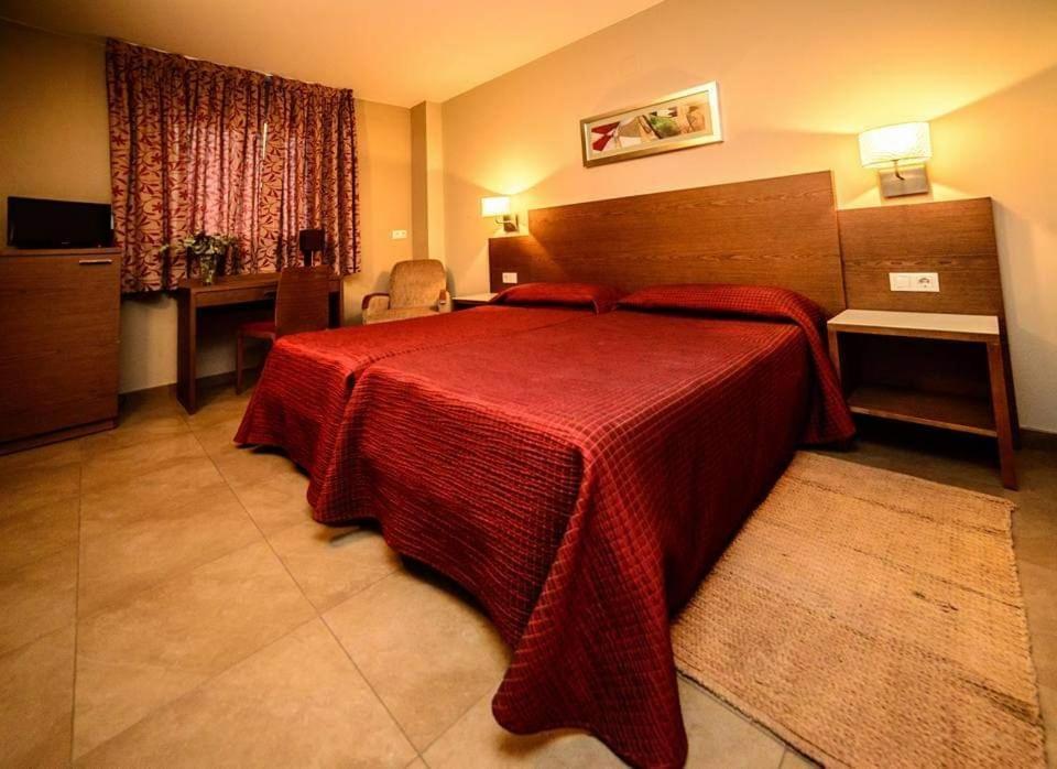 Hotel Ciutat De Carlet Bagian luar foto
