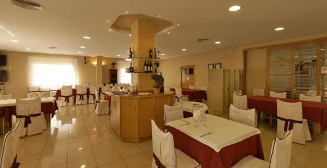 Hotel Ciutat De Carlet Bagian luar foto